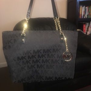 AuthenticMichael Kors Signature Handbag/Tote